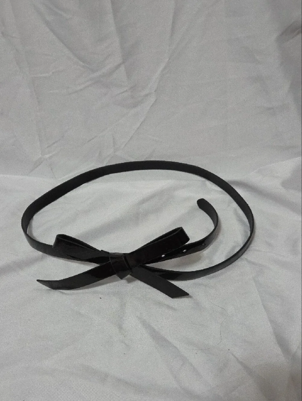 Black Glossy Narrow Belt With Bow Clasp, Size Large 30-34, Like New Condition